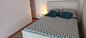 1 habitación, insonorización, tabla de planchar con plancha y wifi 