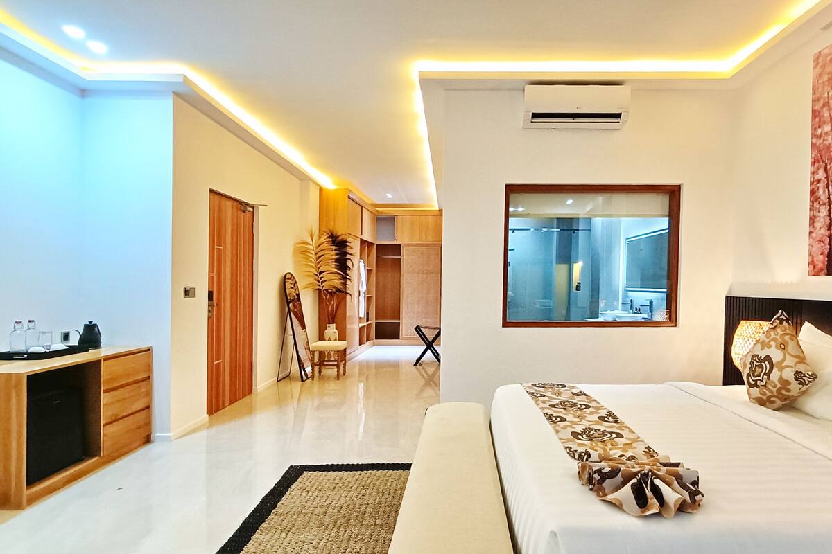 Suite Panorama, pemandangan samudra | Seprai premium, brankas, meja kerja, dan ruang kerja ramah laptop
