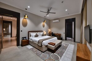 1 bedroom, Egyptian cotton sheets, premium bedding, memory-foam beds