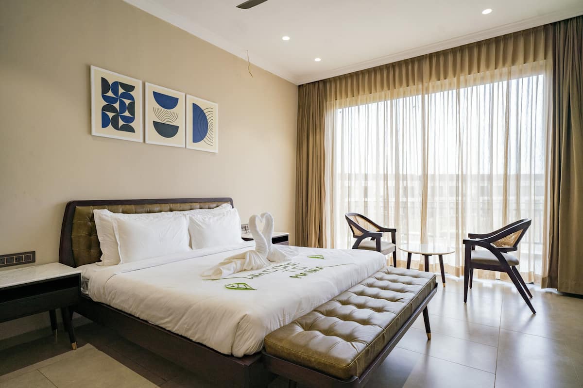1 bedroom, Egyptian cotton sheets, premium bedding, memory-foam beds