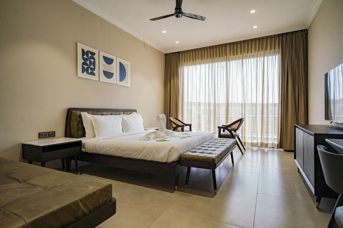 1 bedroom, Egyptian cotton sheets, premium bedding, memory-foam beds