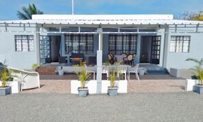 Bungalow, 2 Bedrooms, Private Pool, Garden View | Outdoor dining