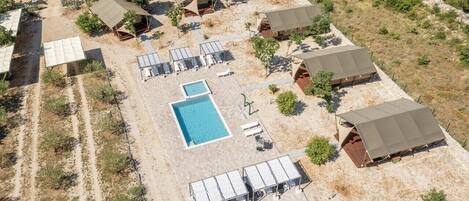 المنشأة من الخارج