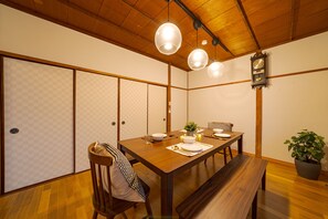 Comfort Villa | In-room dining