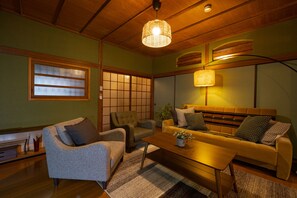 Comfort Villa | Living area | Flat-screen TV