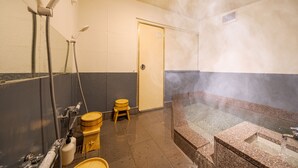舒適別墅 | 浴室 | 獨立浴缸和淋浴設備、免費盥洗用品、吹風機、拖鞋