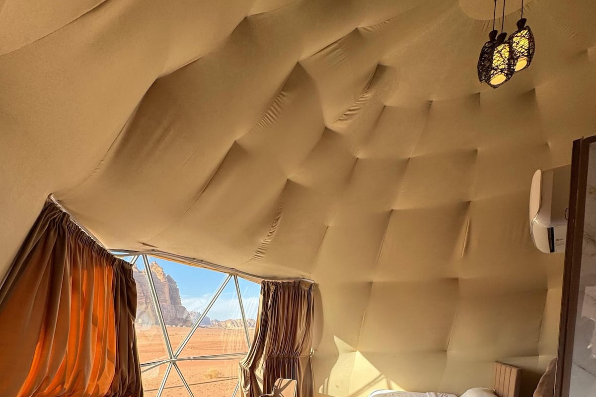 20 Schlafzimmer, hochwertige Bettwaren, Betten mit Memory-Foam-Matratzen