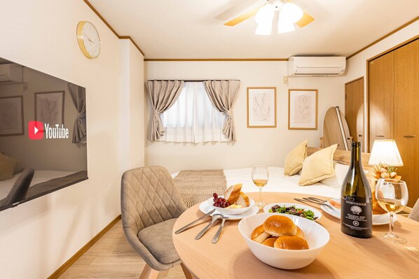 Interior - Arita biru daikoku (Osaka)