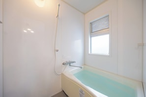 Arita biru daikoku 713 | Bathroom | Combined shower/tub, spring water tub, designer toiletries, hair dryer