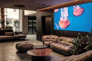 Lobby sitting area - Fitch Hotel (St. Julian's)