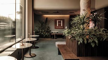 Coin salon dans le hall