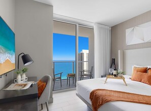 2 slaapkamers, een bureau, een strijkplank/strijkijzer, reisbedje