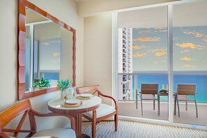 Dining - New! Modern Beach Resort - Ocean View & Access (Sunny Isles Beach)