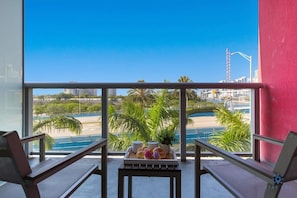 Property grounds - Modern Apartment w/Balcony + Near Beach + Pool (Hallandale Beach)