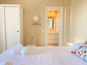 1 habitación, tabla de planchar con plancha, wifi gratis y ropa de cama 