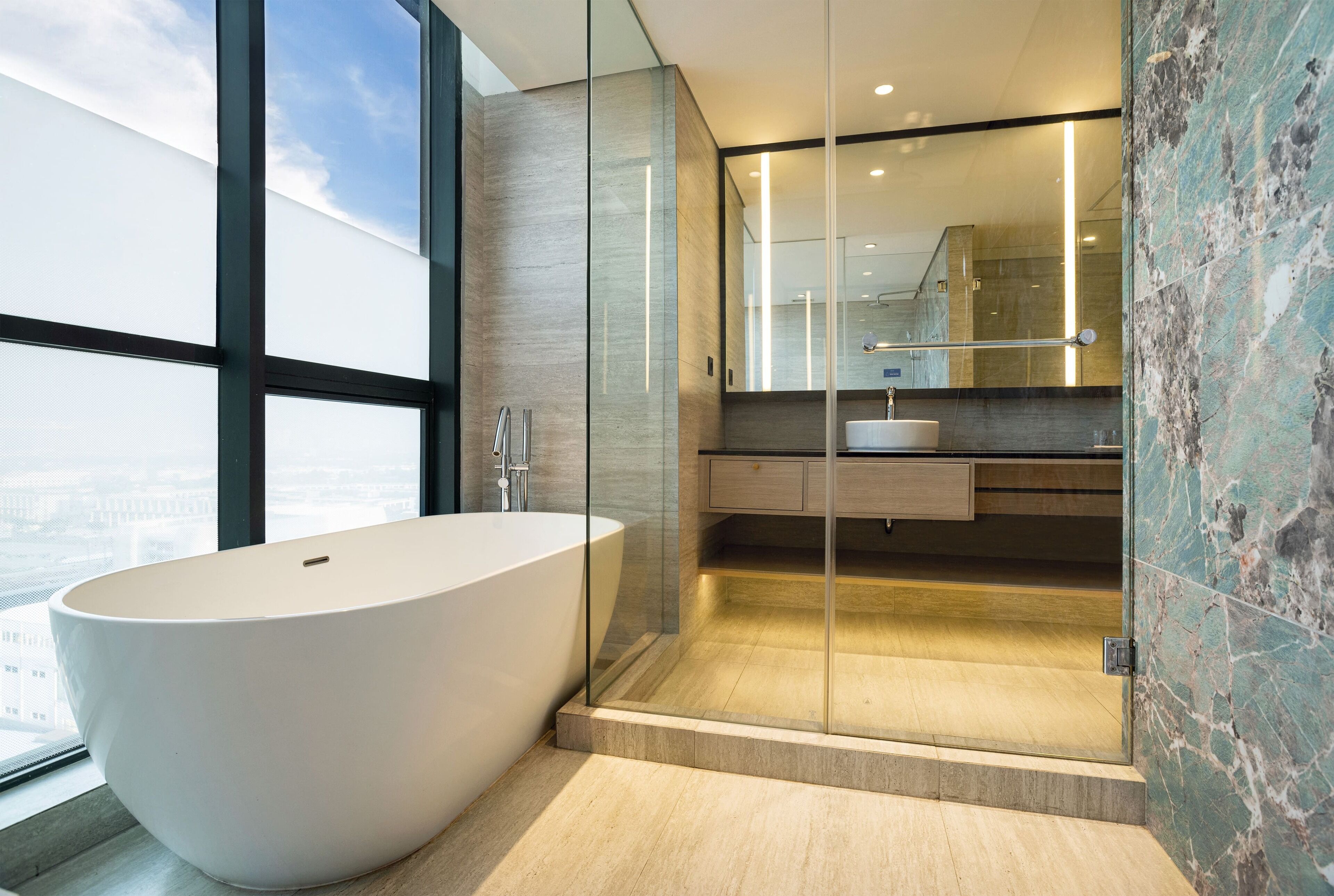 Studio (80 Double) | Deep soaking bathtub