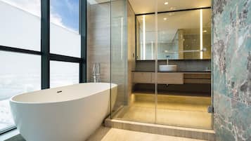 Studio (80 Double) | Deep soaking bathtub