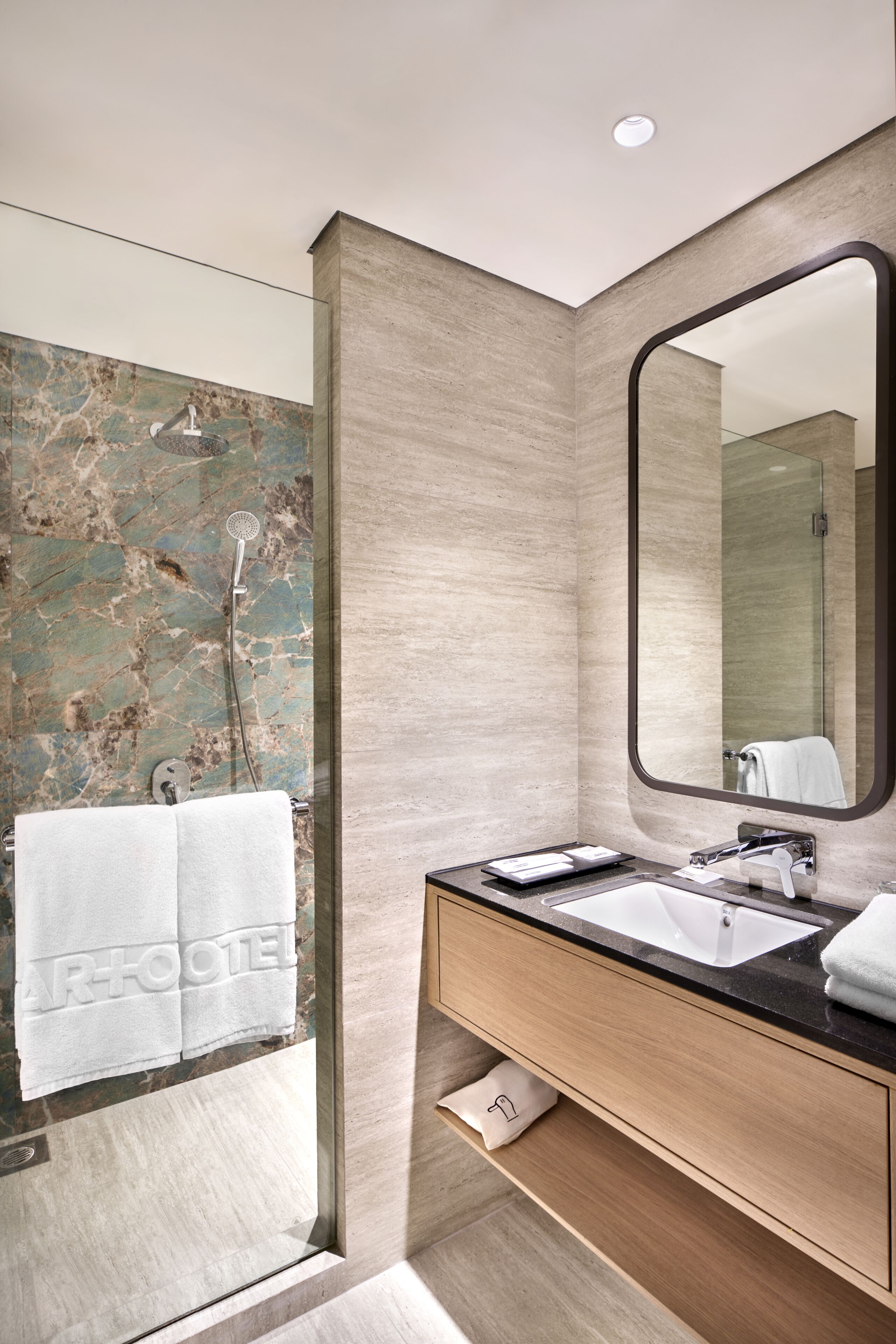 Hair dryer, slippers, bidet, towels