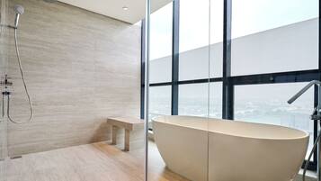 Studio (80 Double) | Bathroom