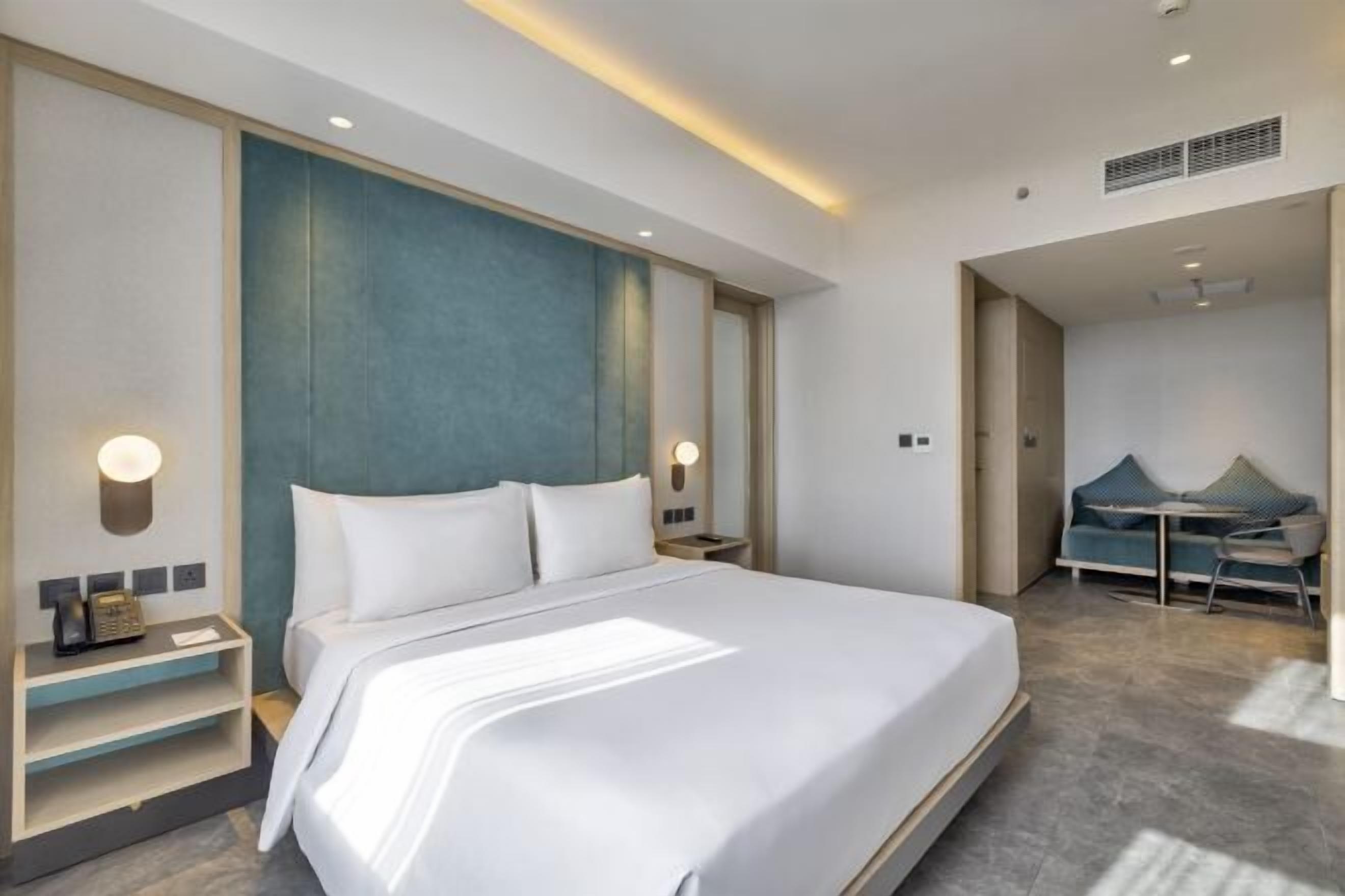 Caja fuerte, cortinas opacas, wifi gratis y ropa de cama
