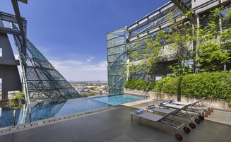 Infinity pool