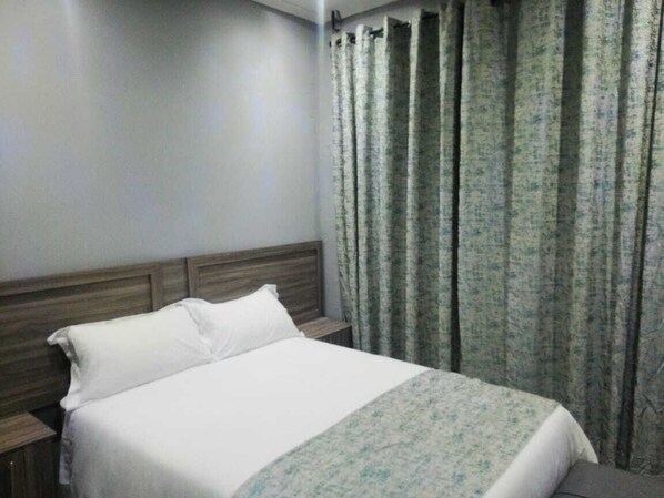 5 chambres, fer et planche à repasser, Wi-Fi, draps fournis