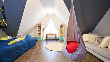 3 bedrooms, desk, WiFi