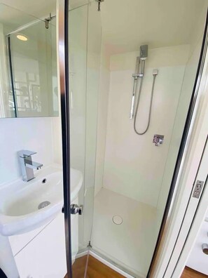 Bruser, miljøvenlige toiletartikler, håndklæder, Sæbe