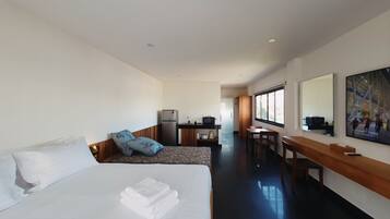 Grand Double Room, City View | Desk, WiFi (free), bed sheets