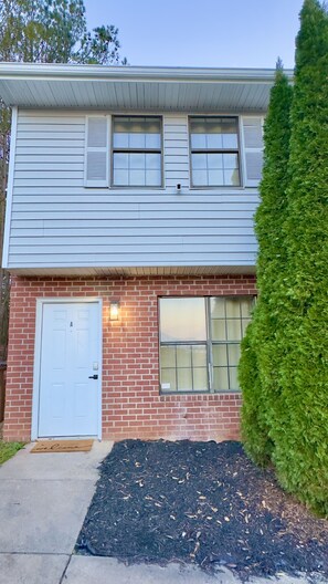 Exterior detail - Newly Renovated 2ba/2 Private Baths Rustic Oakwood Townhouse (Oakwood)