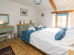 3 bedrooms, individually decorated, individually furnished, free WiFi - Ty Len (Haverfordwest)