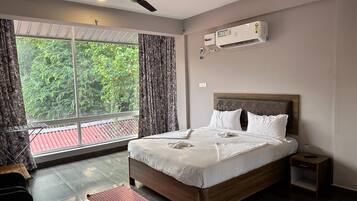 Deluxe Room | Free WiFi