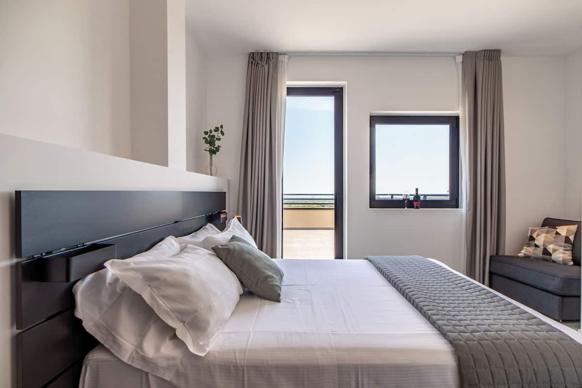 Chambre Double Deluxe, vue mer | Minibar, coffres-forts dans les chambres, Wi-Fi gratuit, draps fournis