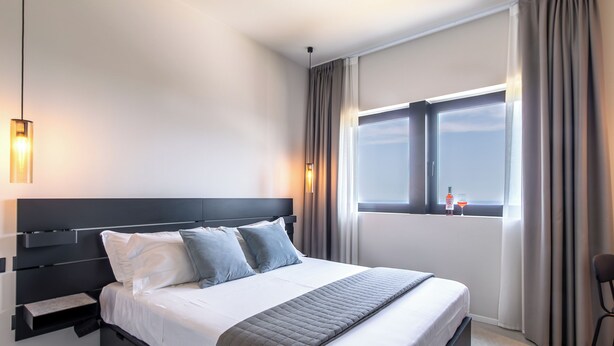 Phòng đôi tiện nghi đơn giản | Minibar, két bảo mật tại phòng, truy cập Internet không dây miễn phí 