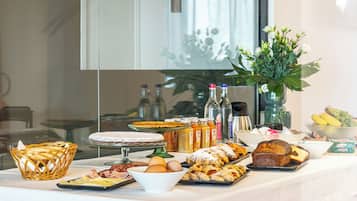 Desayuno bufé gratuito y diario