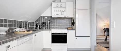 Fridge, stovetop, dishwasher, coffee/tea maker