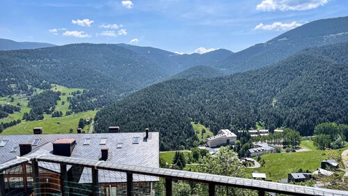 Flat with great mountain views