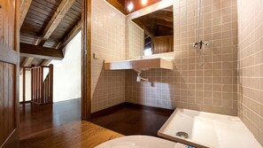 Hårføner og håndklær