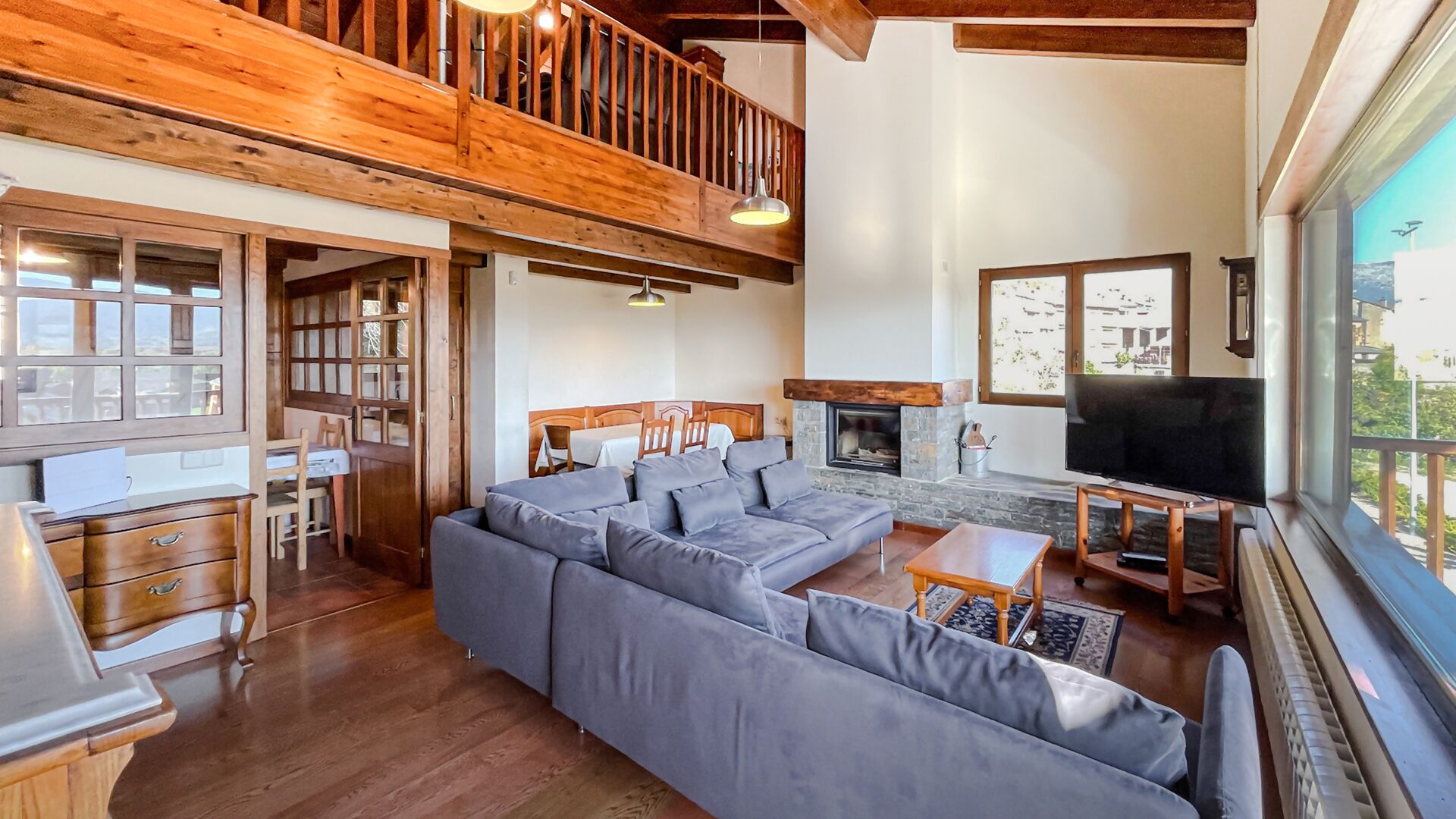 Télévision, cheminée