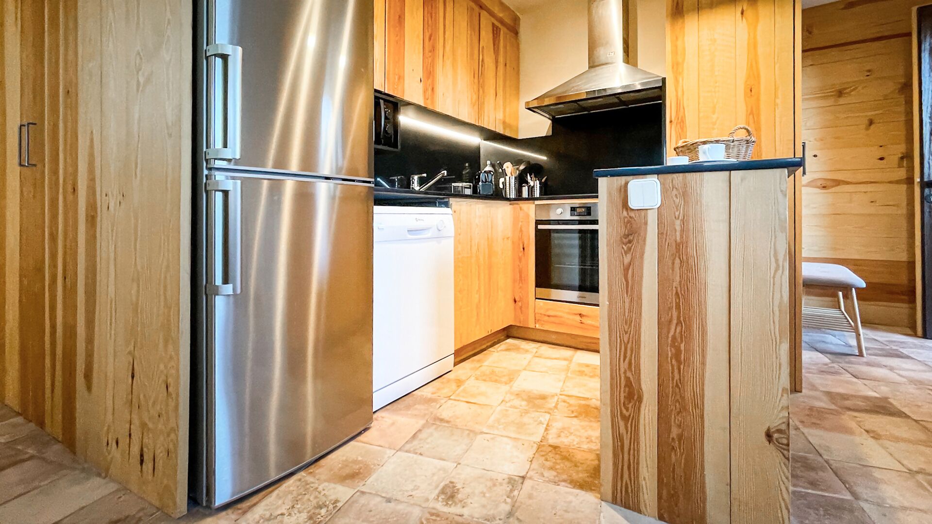 Réfrigérateur, micro-ondes, four, lave-vaisselle