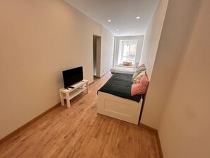 2 soverom, skrivebord, wi-fi (inkludert) og sengetøy