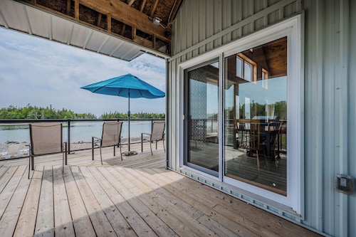 Elysium Cottage in Purgatory Cove - Private Waterfront Escape