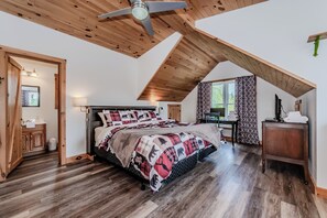 3 bedrooms, desk, iron/ironing board, free WiFi
