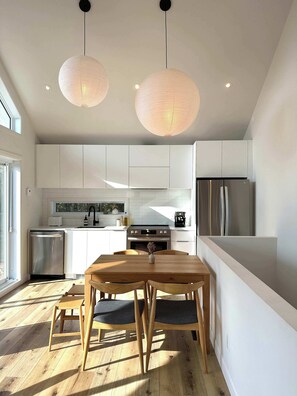 Refrigerador, horno, placa de cocina, lavavajillas