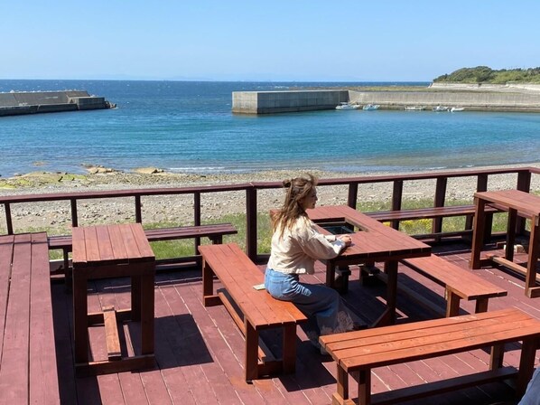 تناول الطعام بالخارج