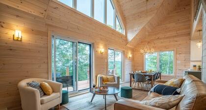 Montagnia Escape: Tremblant with Hot Tub & Sauna