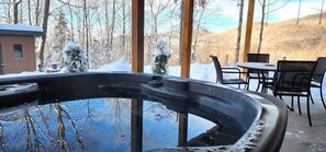Outdoor dining - Montagnia Escape: Tremblant with Hot Tub & Sauna (Val-des-Lacs)