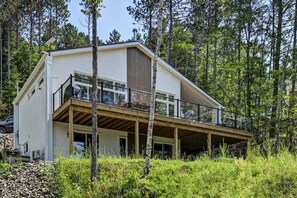 Exterior - Nature Escape, Hot Tub, Fireplace & Snowshoeing (Sainte-Béatrix)