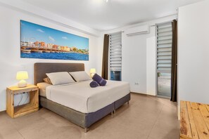 Premium bedding, pillow-top beds, in-room safe, individually decorated - Goudhaen (Jan Thiel)