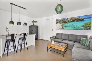 TV LED 43 polegadas com canais digitais, Netflix, brinquedos